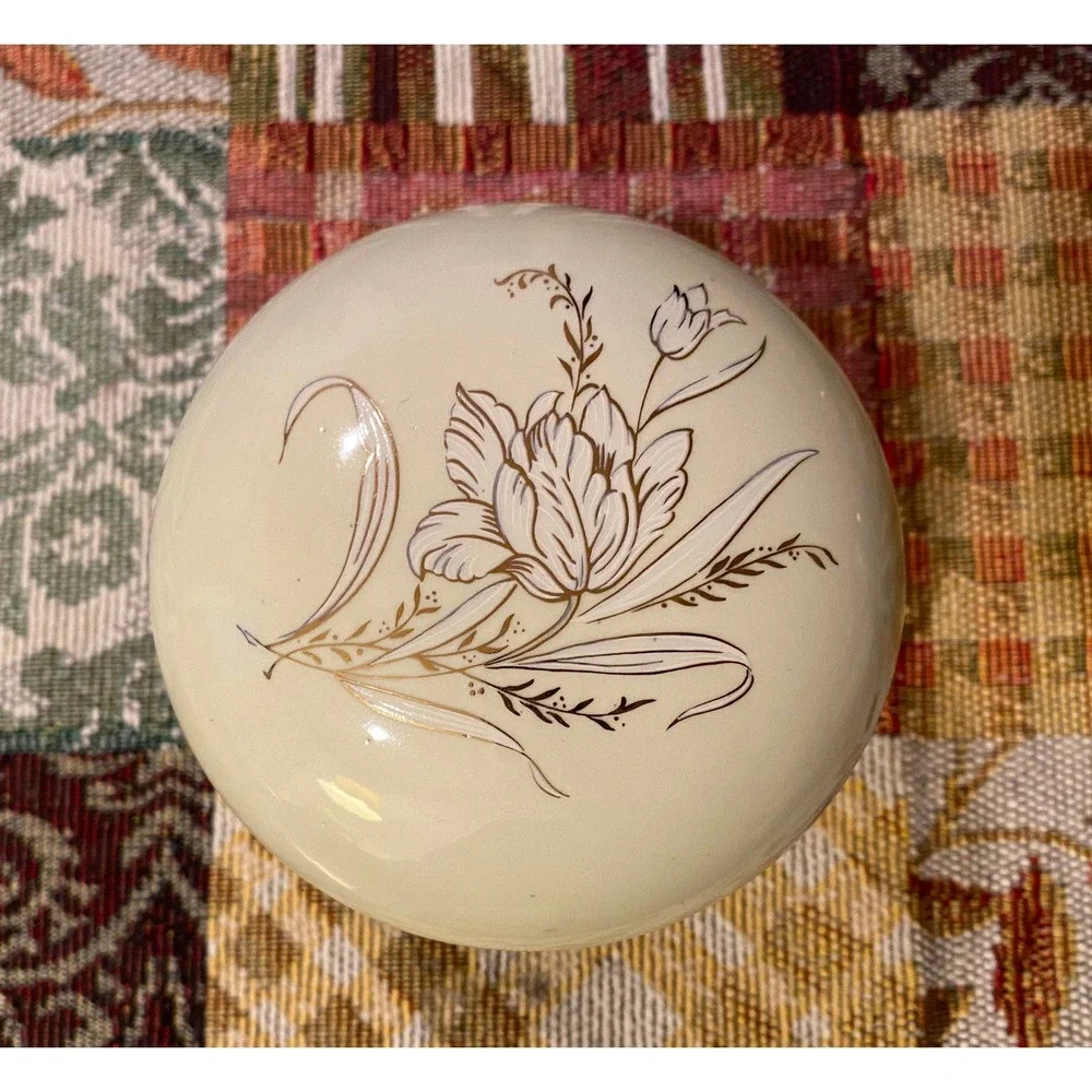 Vintage ceramic powder box / trinket box - unique